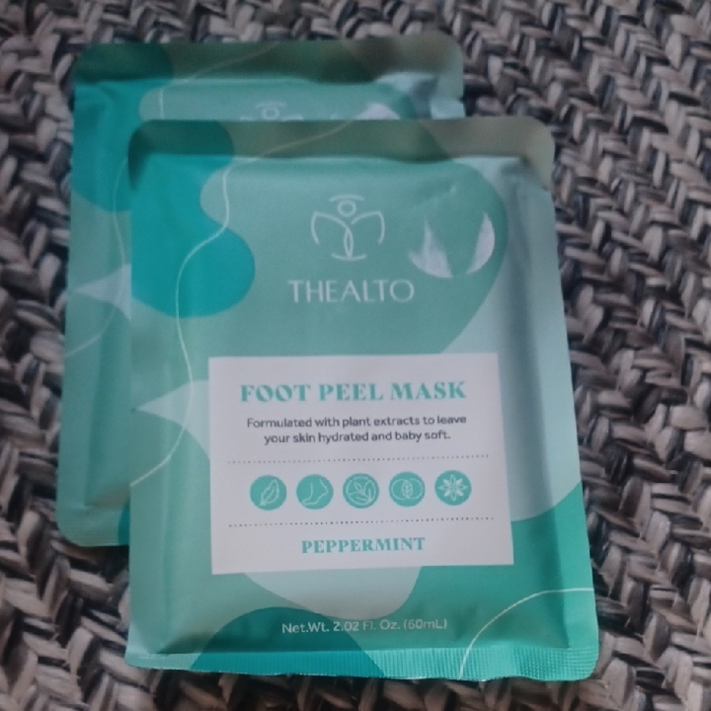 Thealto Peppermint Foot Peel Mask - Set Of 2